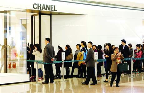 微商便宜的高檔化妝品和奢侈品哪來的？低價貨源之代購