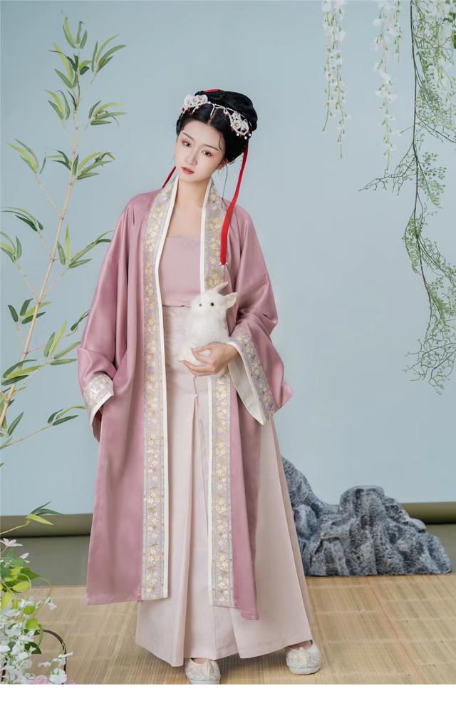 白菜價(jià)漢服店正品100左右的圓領(lǐng)袍（白菜價(jià)的漢服店正版100元內(nèi)）