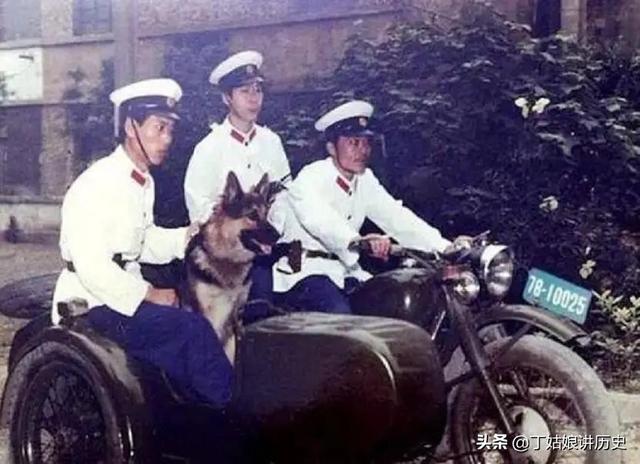 女裝大佬如何隱藏自己的小兄弟可上廁所（女裝大佬如何隱藏自己的小兄弟,永遠(yuǎn)拿不出來(lái)）