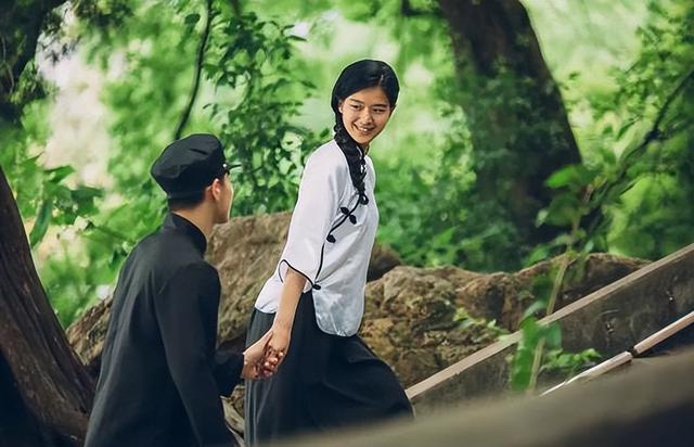 故事：她和男友私奔，和未婚夫同居，無奈懷孕時(shí)奔赴另一個(gè)情場