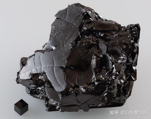 玻璃碳纖維和碳纖維區(qū)別，玻璃碳纖維？