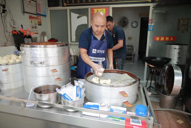 早餐店的包子哪里進(jìn)貨的，早餐店的包子哪里進(jìn)貨的多？